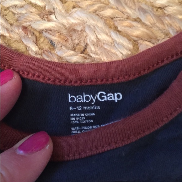 Unisex Baby Gap Onesie - Picture 2 of 3